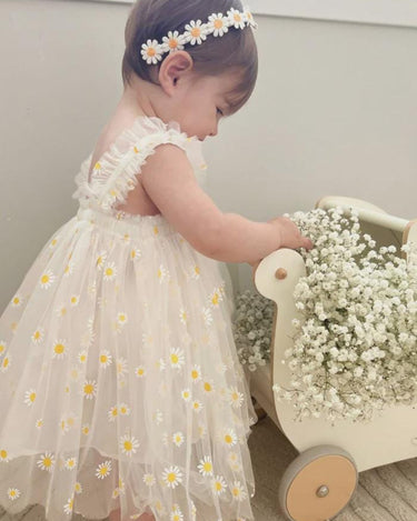White Daisy First Birthday Dress with Matching “One” Party Crown – Baby Girl Outfit for Cake Smash & Photos