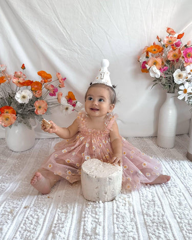 Peach Daisy First Birthday Dress with Matching “1” Party Crown – Baby Girl Outfit for Cake Smash & Photos