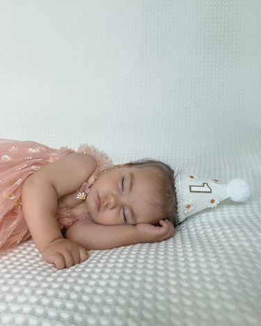 Peach Daisy First Birthday Dress with Matching “1” Party Crown – Baby Girl Outfit for Cake Smash & Photos
