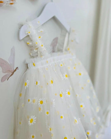 White Daisy First Birthday Dress with Matching “One” Party Crown – Baby Girl Outfit for Cake Smash & Photos