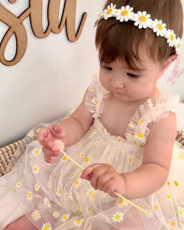White Daisy First Birthday Dress with Matching “One” Party Crown – Baby Girl Outfit for Cake Smash & Photos