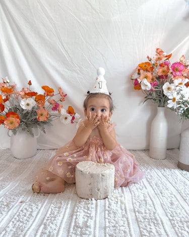 Peach Daisy First Birthday Dress with Matching “1” Party Crown – Baby Girl Outfit for Cake Smash & Photos