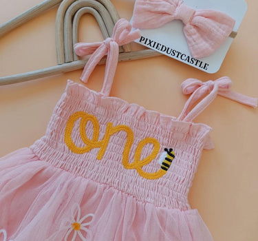 Pink “One” First Birthday Romper for Baby Girl – Daisy Tulle Skirt & Matching Bow Headband – 1st Birthday Outfit