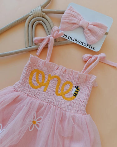 Pink “One” First Birthday Romper for Baby Girl – Daisy Tulle Skirt & Matching Bow Headband – 1st Birthday Outfit